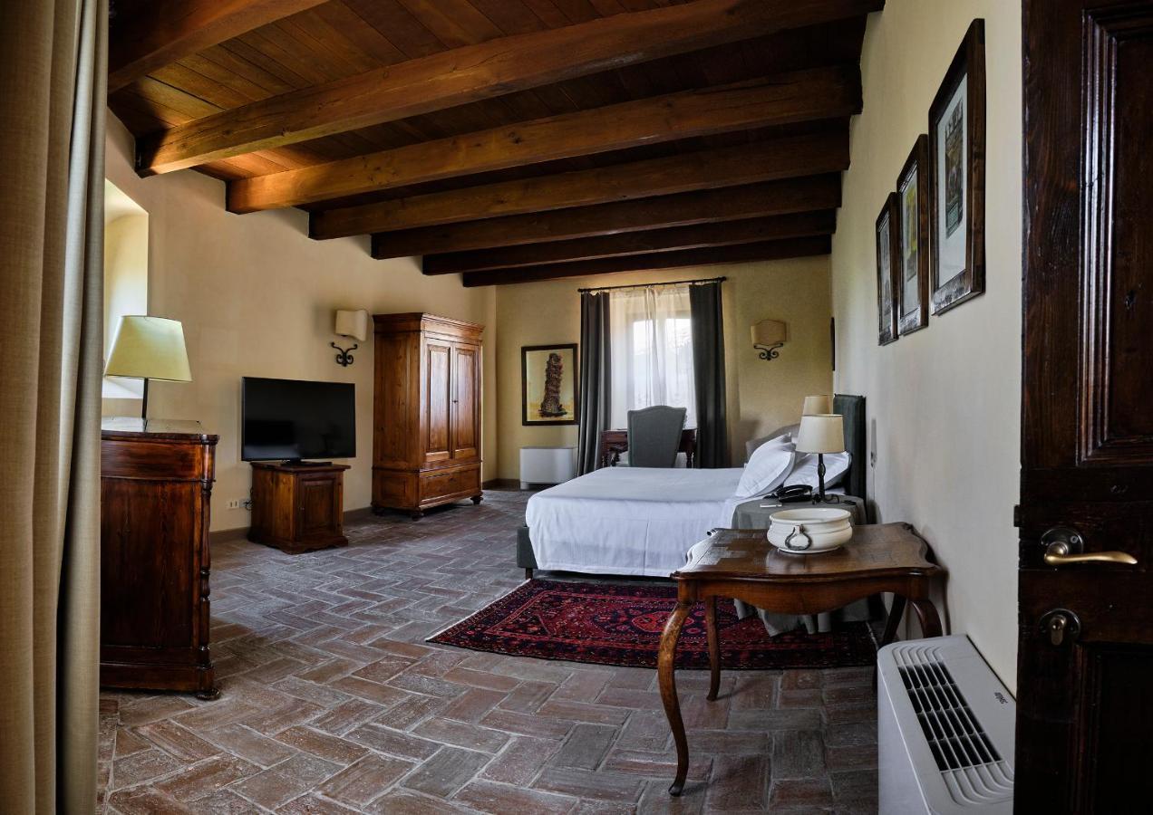 Palazzo Viviani Castello Di Montegridolfo Hotell Exteriör bild