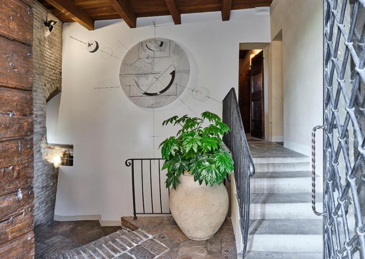 Palazzo Viviani Castello Di Montegridolfo Hotell Exteriör bild