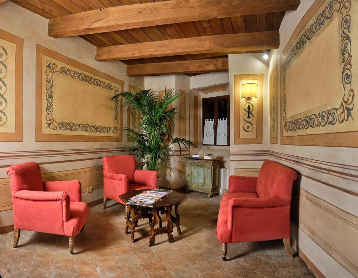 Palazzo Viviani Castello Di Montegridolfo Hotell Exteriör bild
