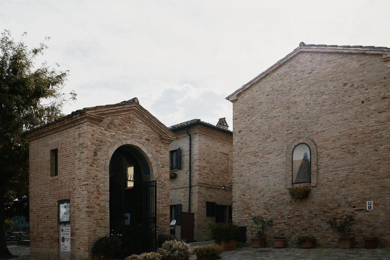 Palazzo Viviani Castello Di Montegridolfo Hotell Exteriör bild