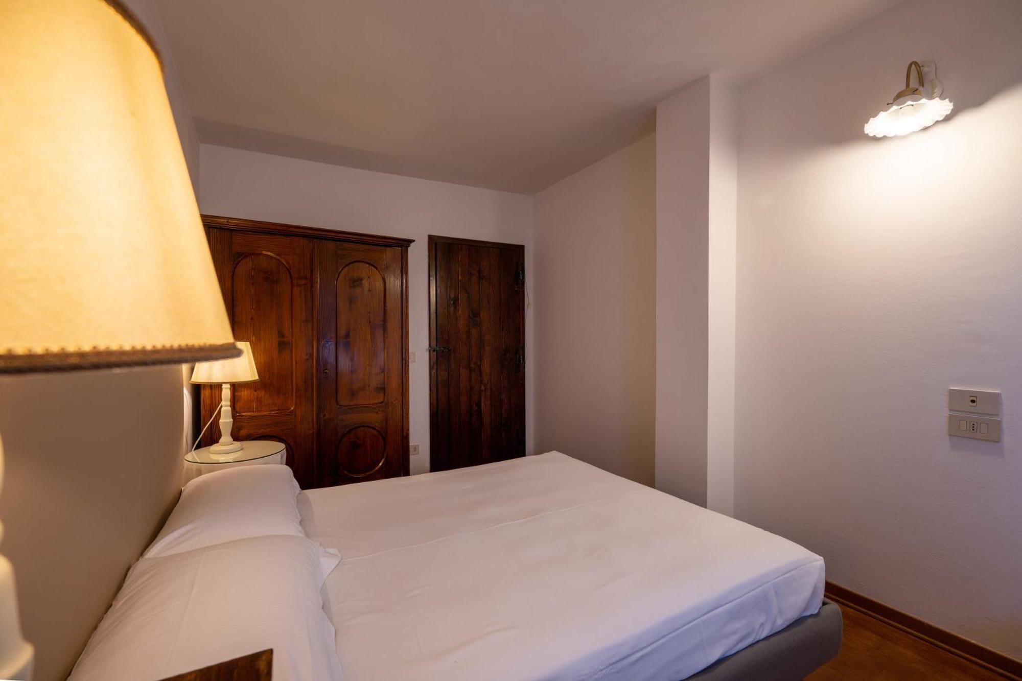 Palazzo Viviani Castello Di Montegridolfo Hotell Rum bild
